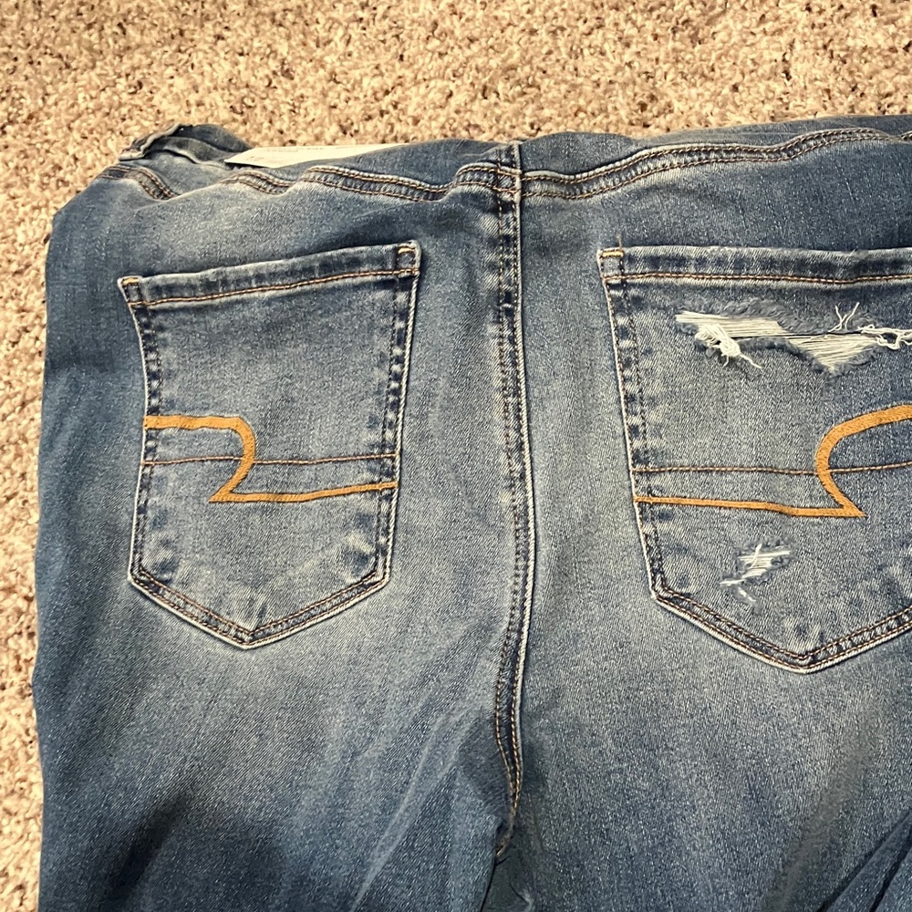 American Eagle distressed, curvy, high-rise, jagging, Ankle Jeans 12 short 31w - Picture 6 of 6